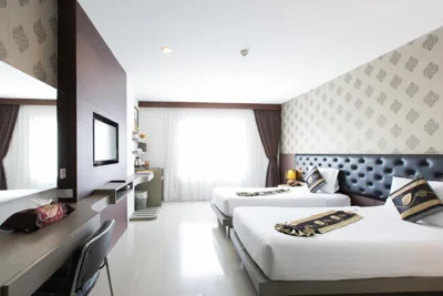 高级双床间 — Hemingways Silk Hotel